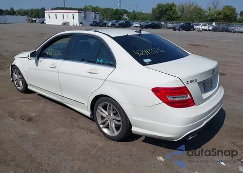 2012 Mercedes-Benz C 300 Sport 4Matic из США, поврежденный, VIN WDDGF8BB7CR213513